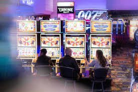 Studio live dealer idolabet88 dengan multiple kamera dan dealer profesional